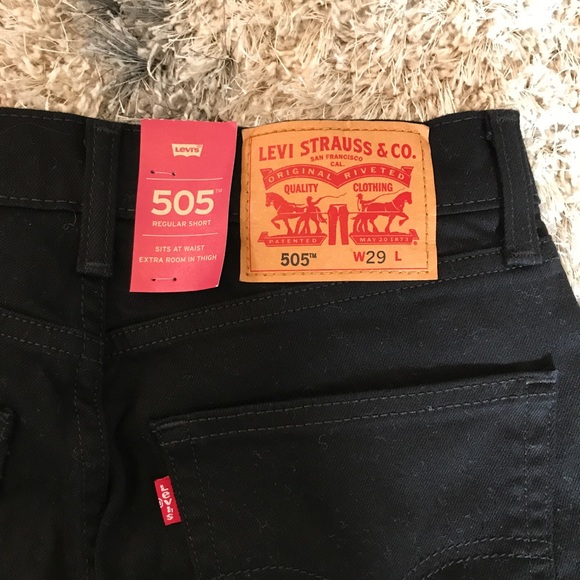 LEVI'S SHORTS - Picture 3 of 6